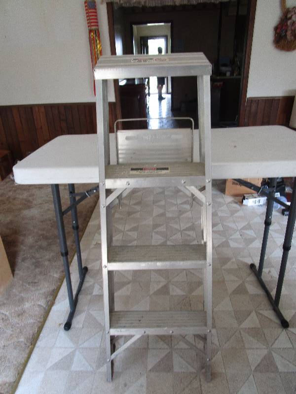 lot 647 image: Aluminum Ladder