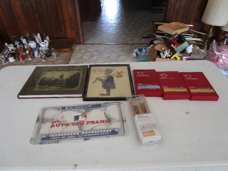 lot 645 image: Lot of Random Items