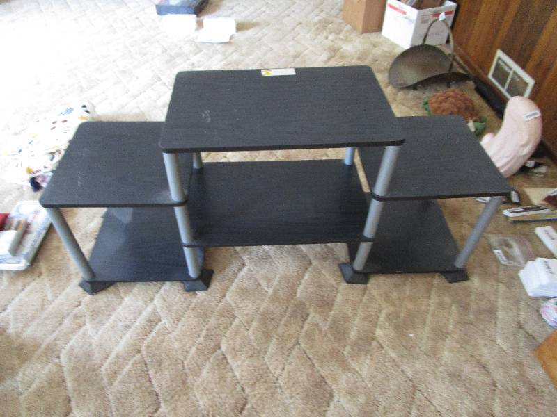 lot 643 image: Entertainment Stand