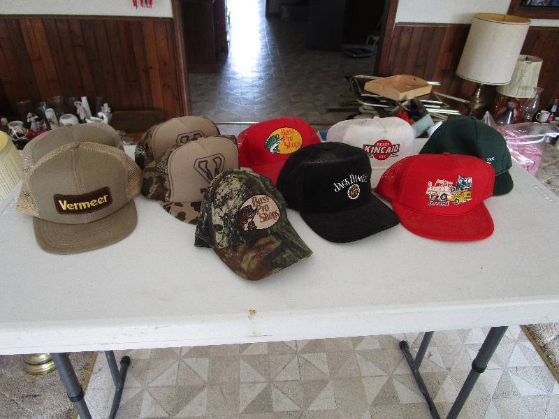 lot 638 image: Large Lot of Hats