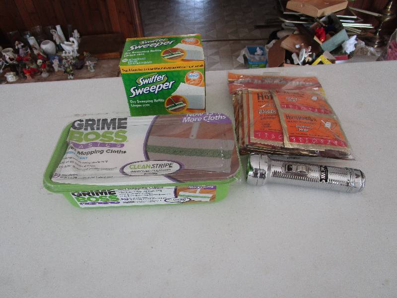 lot 634 image: Lot of Random Items