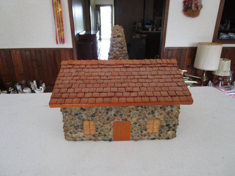 lot 632 image: Handmade Home on the Range Storage Box