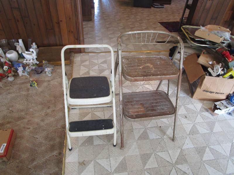lot 623 image: Pair of Step Stools