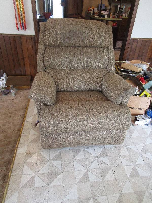 lot 528 image: Recliner