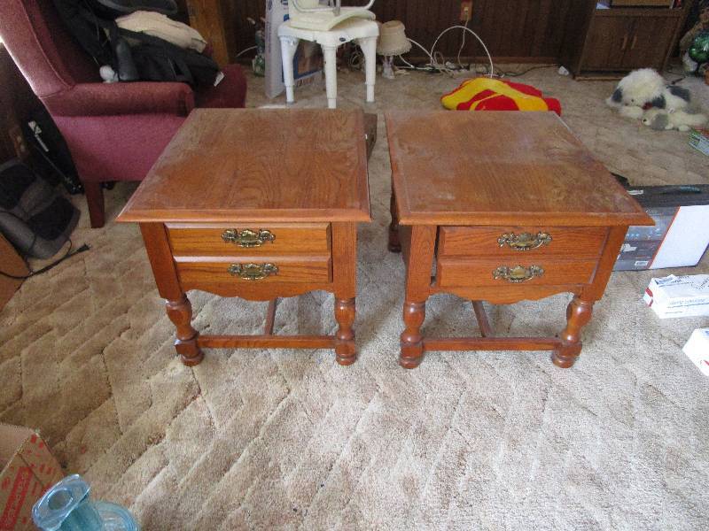 lot 529 image: Pair of Mid-Century End Tables
