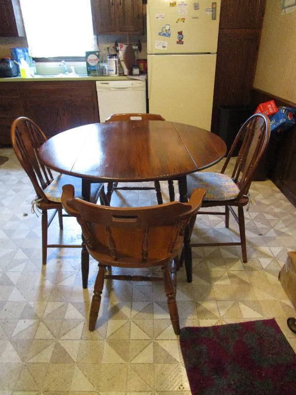 lot 620 image: Dining Room Table with Chairs