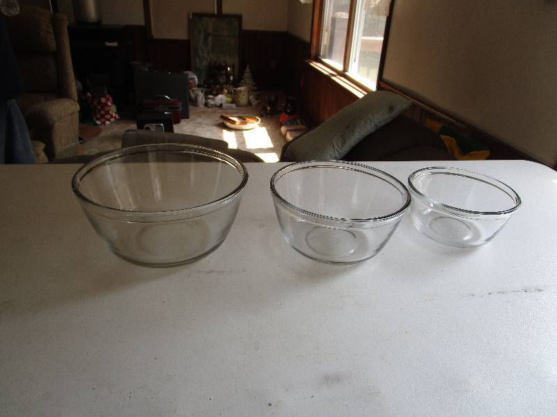 lot 860 image: Nesting Bowl Set