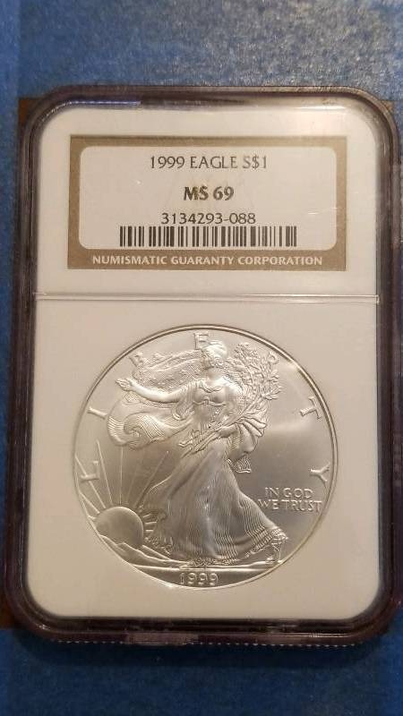 lot 64 image: 1999 American Silver Eagle Uncirculated MS 69