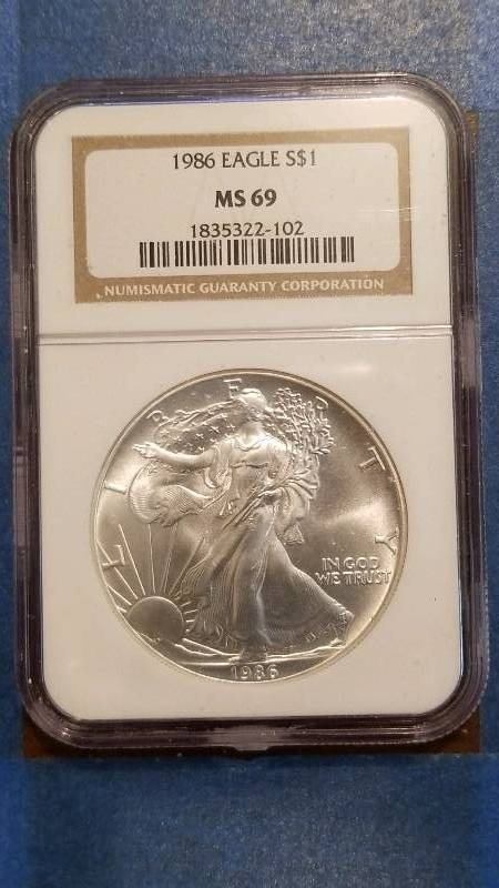 lot 830 image: 1986 American Silver Eagle MS 69