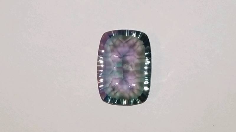 lot 547 image: 14.12ct Rainbow Gemstone