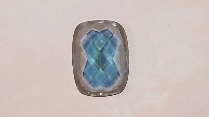 lot 551 image: 10.66ct Rainbow Gemstone