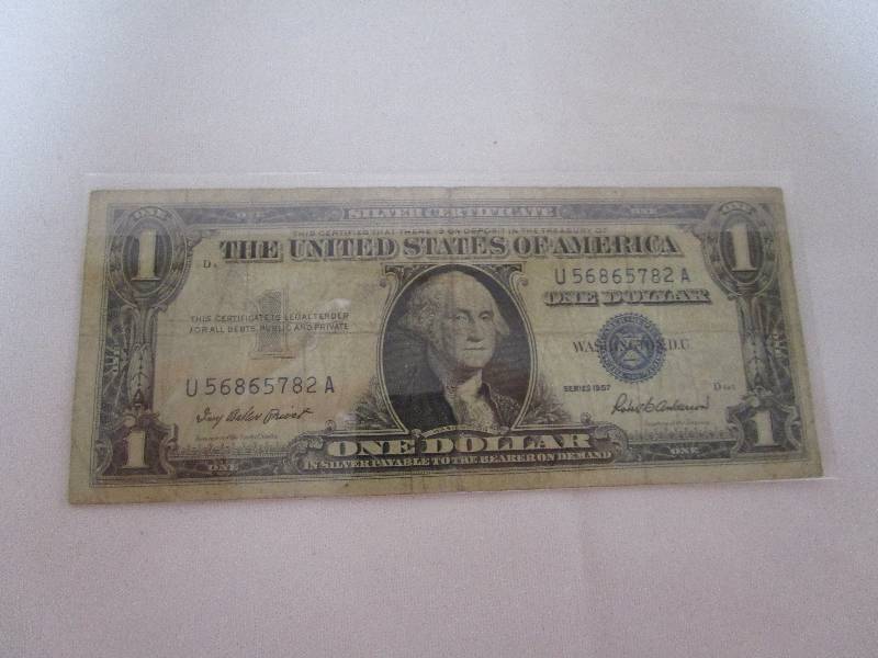 lot 841 image: Silver Certificate One Dollar Bill