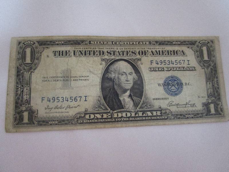 lot 842 image: Silver Certificate One Dollar Bill