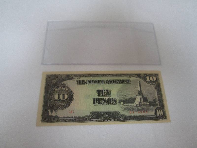 lot 851 image: Collectible Foreign Money