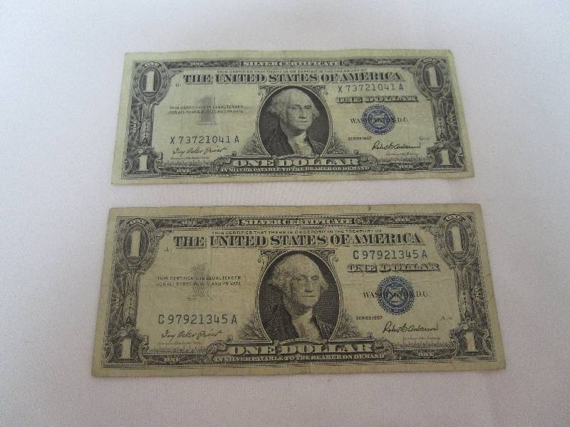 lot 854 image: Blue Series One Dollar Bill Lot