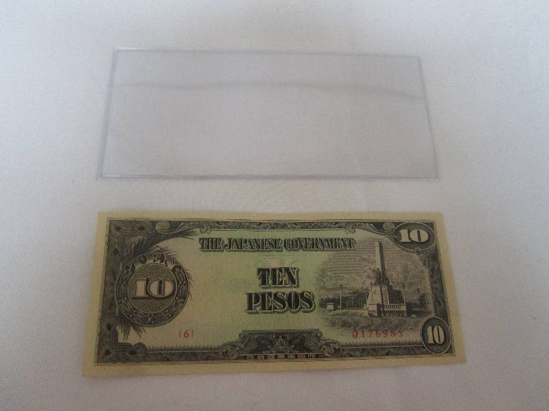 lot 858 image: Collectible Foreign Money Lot