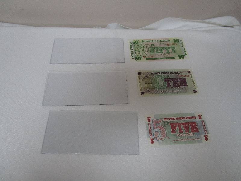 lot 863 image: Collectible Foreign Money Lot
