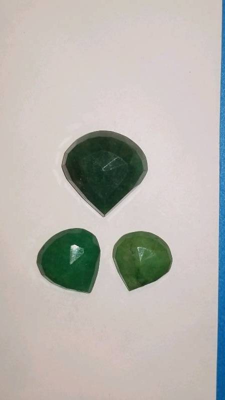 lot 613 image: Lot of Emeralds