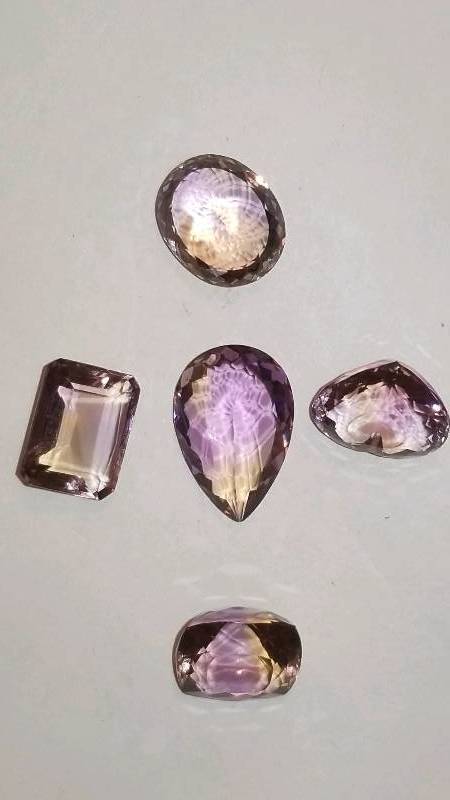 lot 885 image: Lot of Beautiful Natural Faceted Gemstones