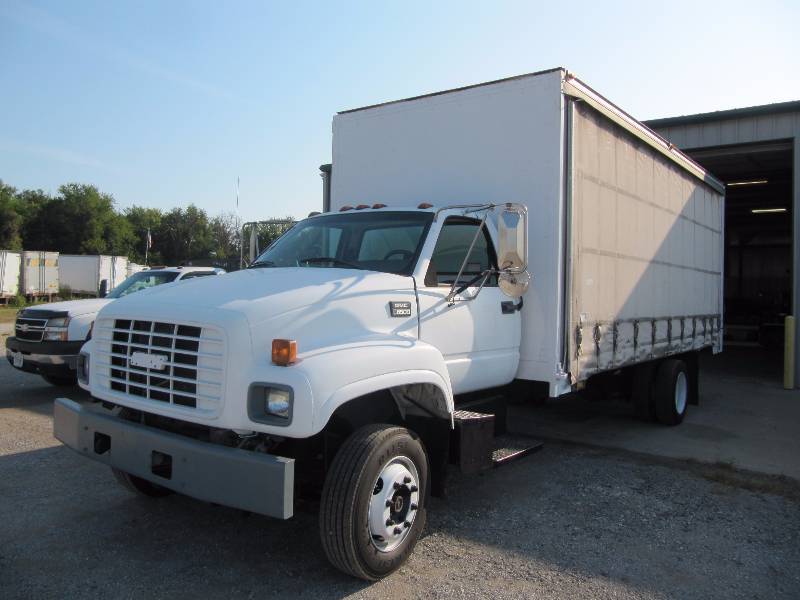 lot 1003 image: 2002 GMC  20 FOOT CURTAIN SIDE UNDER CDL