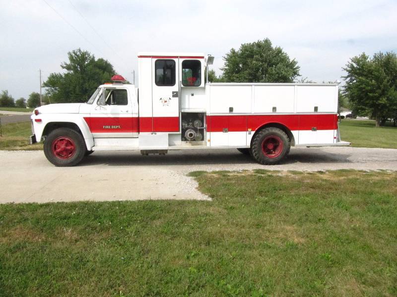 lot 999 image: 1979 Ford F-800 (FIRE TRUCK) LOW MILES