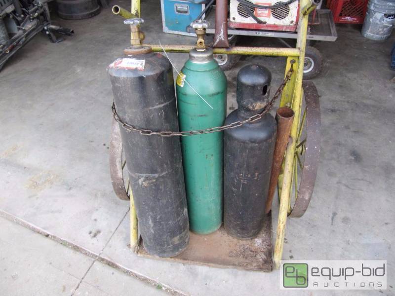 lot 995 image: Portable Welding Cart w Oxygen  & Acetylene Tanks 