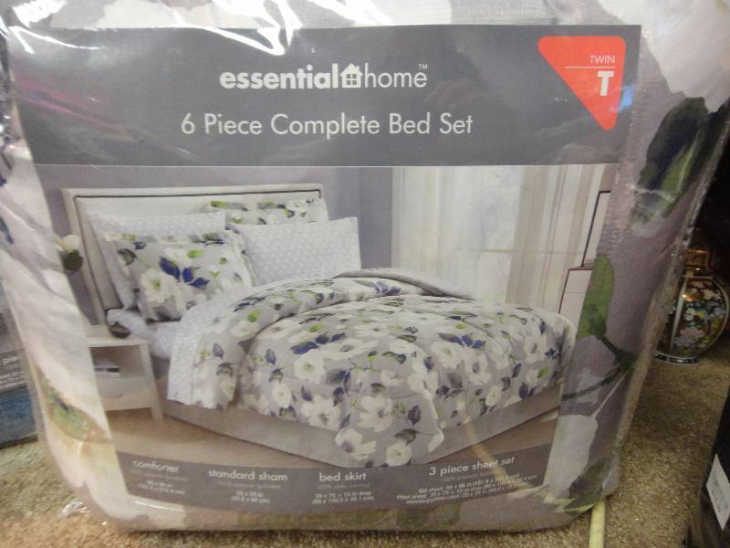 lot 53 image: Twin 6 Piece Complete Bed Set