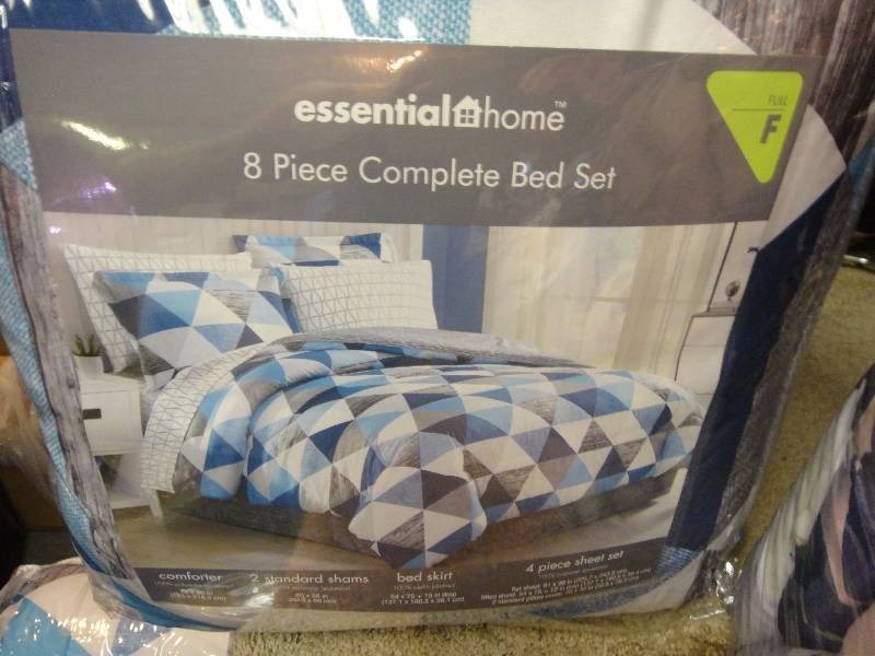 lot 54 image: Full 8 Piece Complete Bed Set