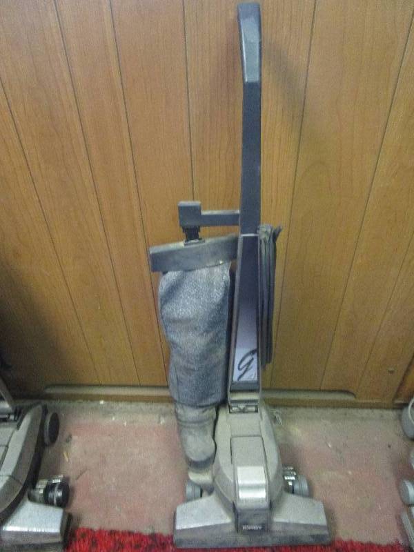 lot 255 image: Kirby G4 Vacuum Cleaner