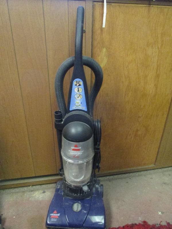 lot 260 image: Bissell Vacuum Cleaner