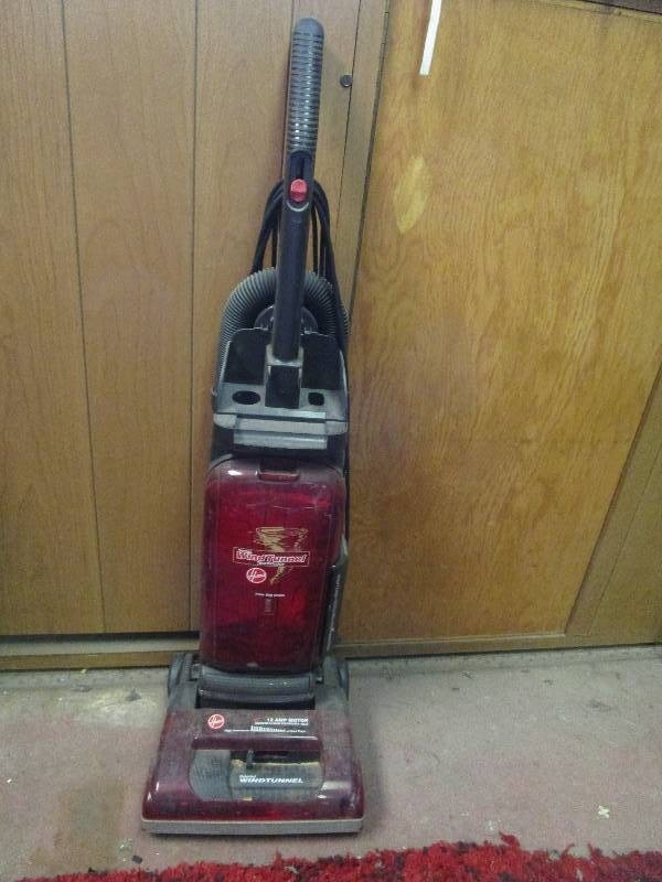 lot 264 image: Hoover Wind Tunnel Vacuum Cleaner