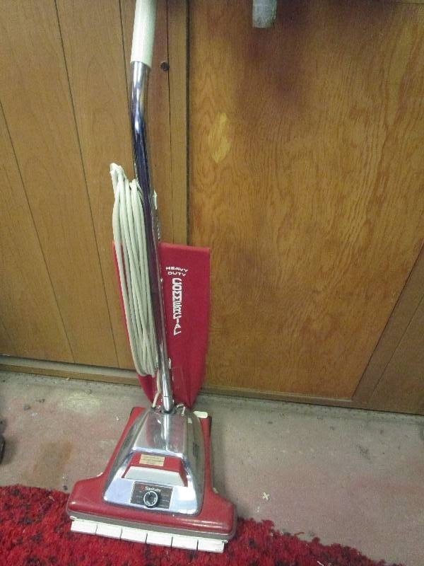 lot 268 image: Heavy Duty Commercial Vacuum Cleaner