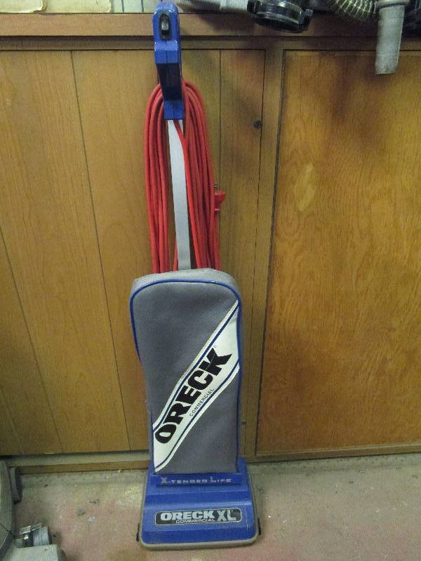 lot 269 image: Oreck XL Vacuum Cleaner