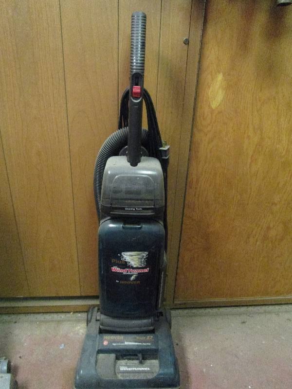 lot 319 image: Hoover Vacuum Cleaner