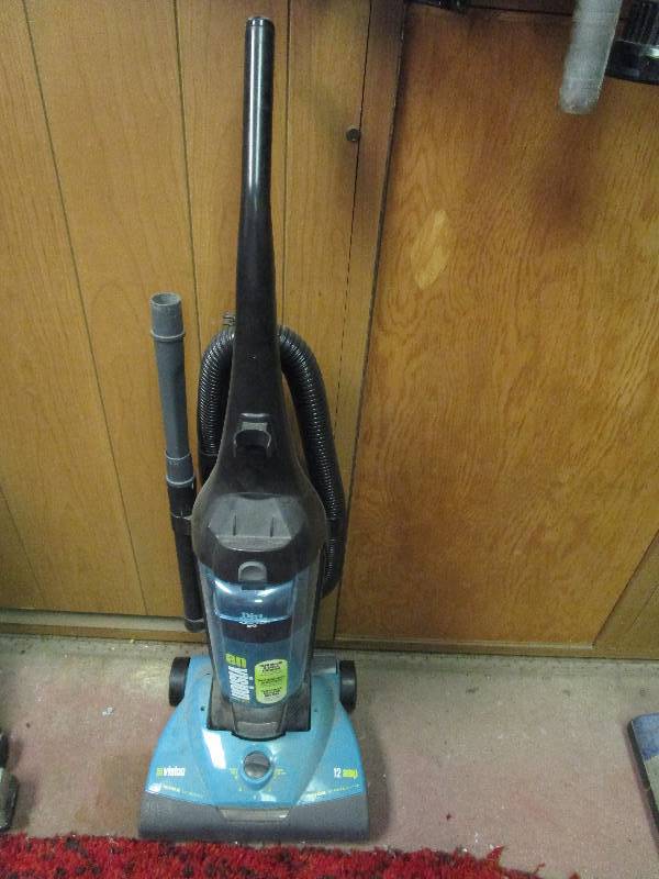 lot 320 image: Dirt Devil Vacuum Cleaner