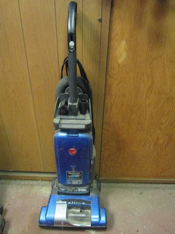 lot 322 image: Hoover Wind Tunnel Vacuum Cleaner