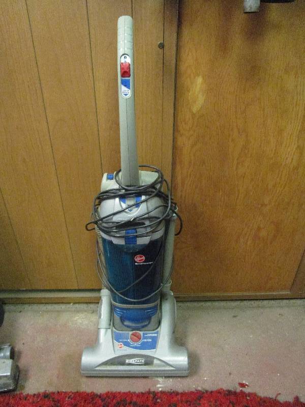 lot 324 image: Hoover Empower Vacuum Cleaner