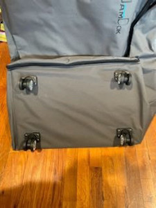 lot 33027 image: Jam Dok Storage Bag (Approx size 48x34x18 in)