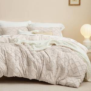 lot 4059 image: Bedsure Boho Queen Comforter Set - Beige Tufted Shabby Chic Bedding for All Seasons, 3 Pieces Western Bed Set, Soft Bedding for Women Men Girls