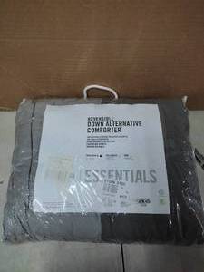 lot 3939 image: Reversible Down Alternative Comforter TwinTwin XL