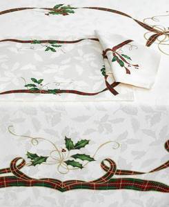 lot 3951 image: Lenox Set of 4 Holiday Nouveau Napkins