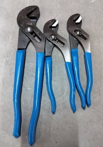 lot 5584 image: Set Of Three Channel Lock Pliers