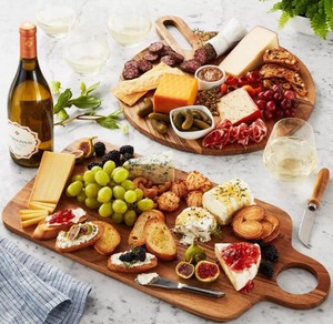 lot 3943 image: Members Mark Acacia Wood Charcuterie Board Set 2 Pieces