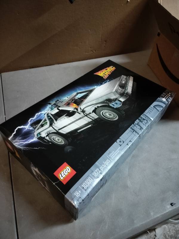  LEGO Icons Back to The Future Time Machine 10300, Model Car  Building Kit Based on The Delorean from The Iconic Movie, Perfect Build for  Teens and Adults Who Love to Create 