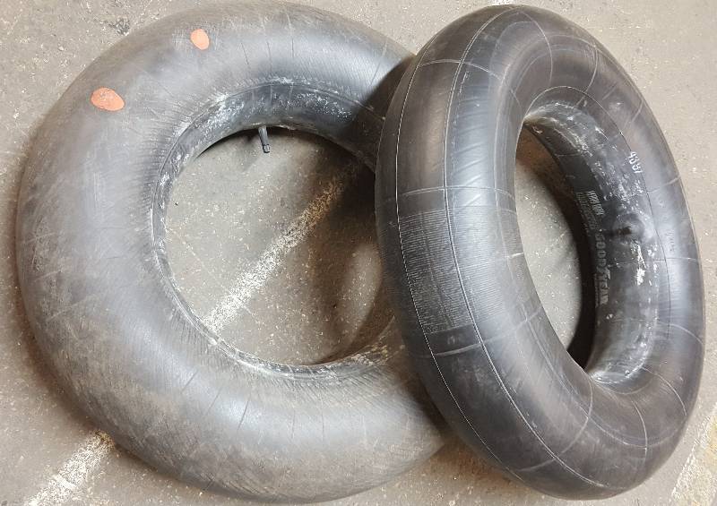lot 6538 image: Good pair of 15 diameter tire tubes, one looks like its new.  Getting a little tough to find.