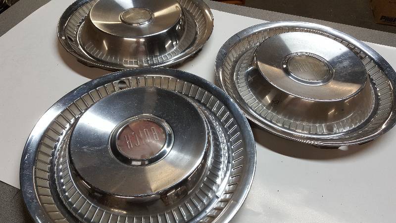 lot 6394 image: 3 Early 50s or 60s Buick wheel covers