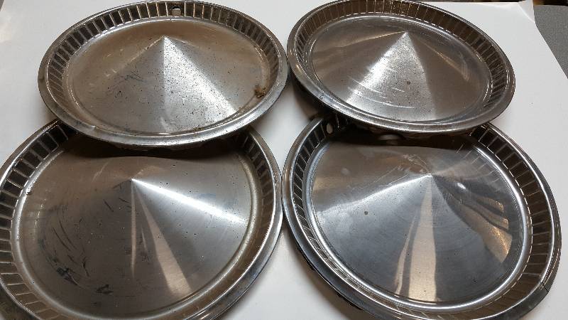 lot 6399 image: Set of 4 No Dimple Plymouth style wheel covers