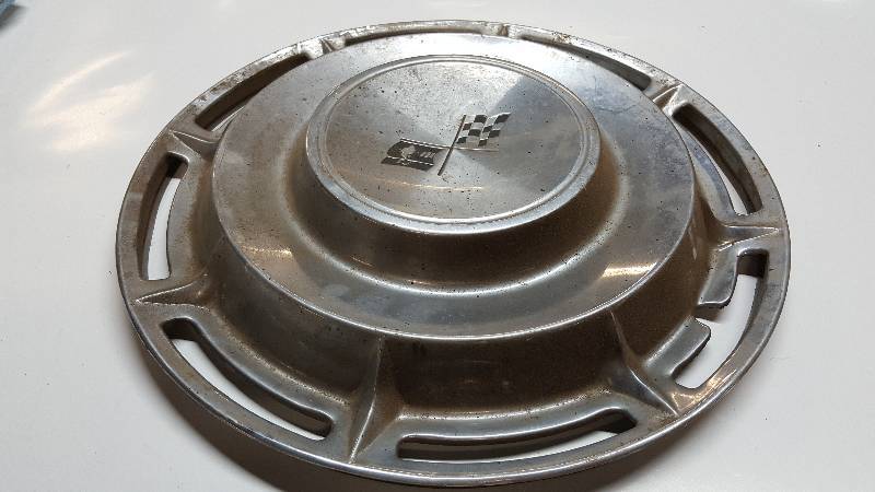 lot 6405 image: 1960 Chevy wheel cover
