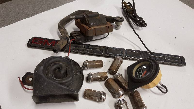 lot 6378 image: Small automotive parts and pieces lot, Recognize something and make a good deal