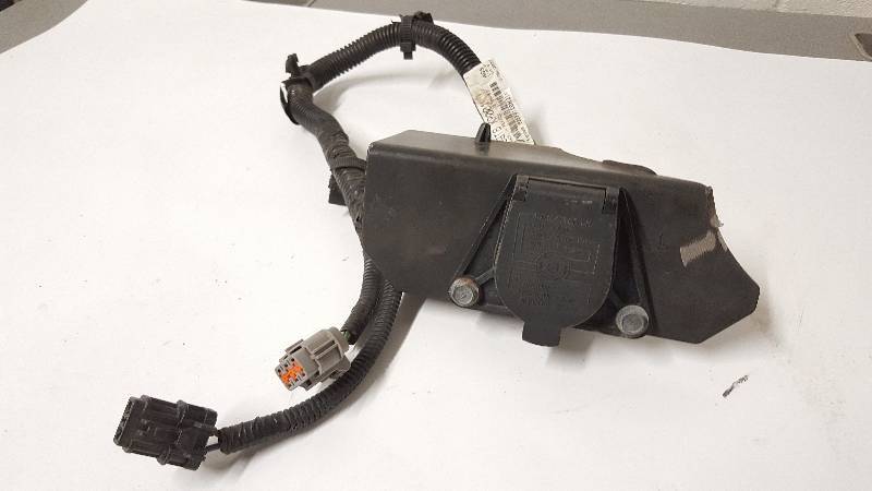 lot 6387 image: Female (tow vehicle) side of the 6 blade trailer lights harness socket